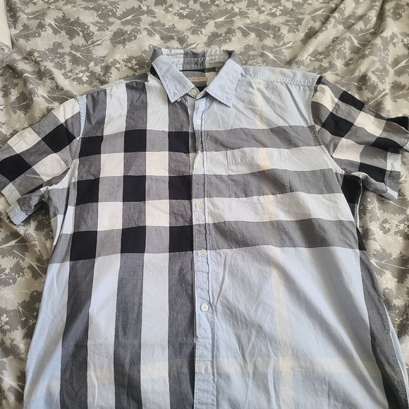 Burberry t-shirt - Picture 1 of 2